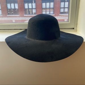 Black American Apparel floppy hat